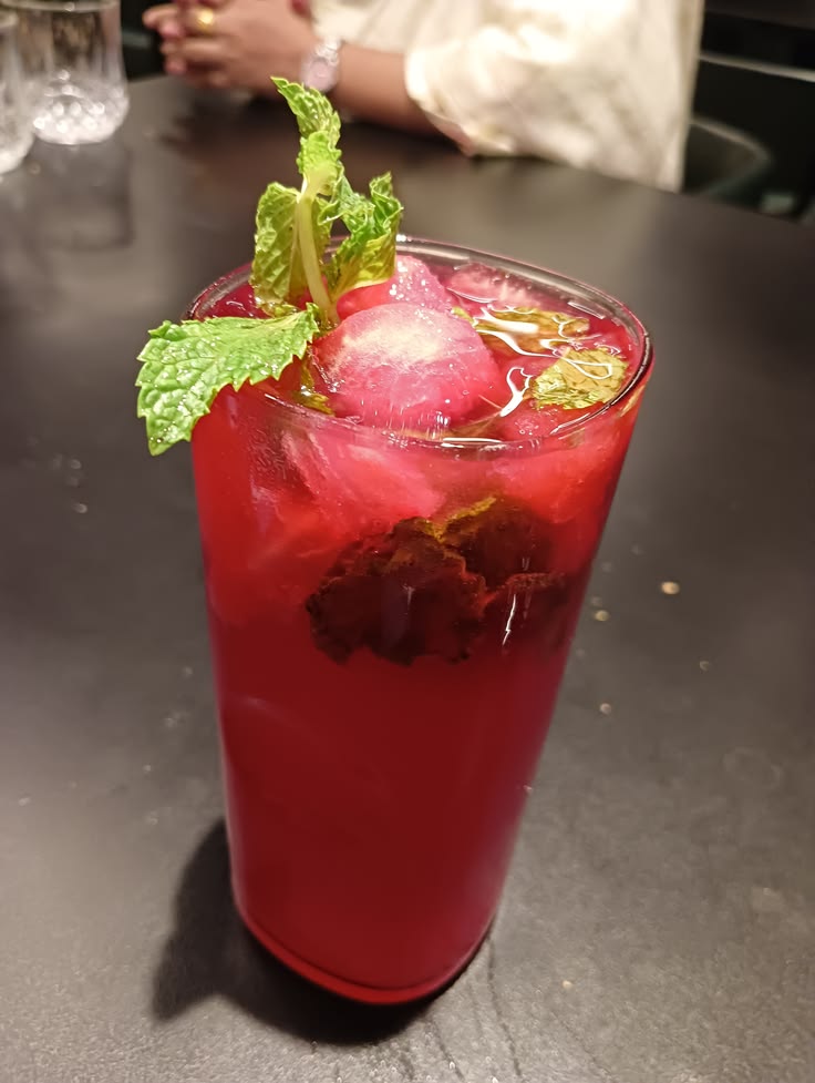 HUQQA Red